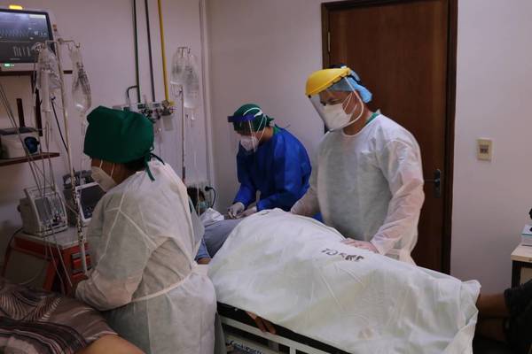 PACIENTE CON “HONGO NEGRO” POST-COVID PERMANECE INTERNADO EN CLÍNICAS