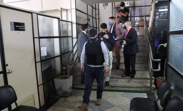 Diario HOY | Imputan a jefe regional de la Senad y a otro agente especial por pedido de coima