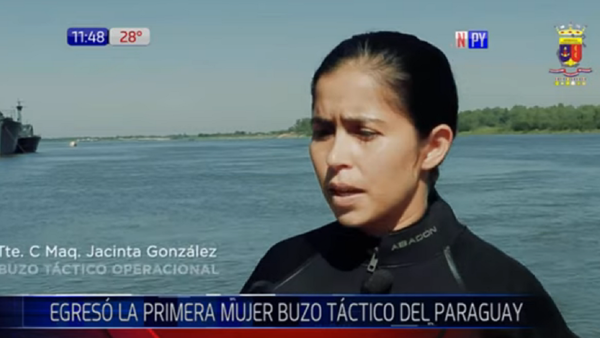 Primera mujer buzo egresó de la Armada