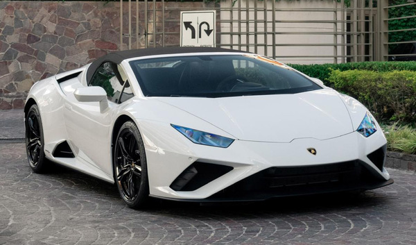 ¡Casi muere! Joven ayunó 33 días para regalarle un Lamborghini a su novia