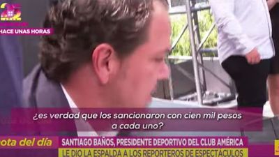 Directivo del América huye de la prensa al ser abordado por escándalo de jugadores
