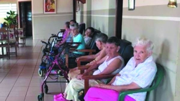 Abuelos ya no quieren a políticos figuretis