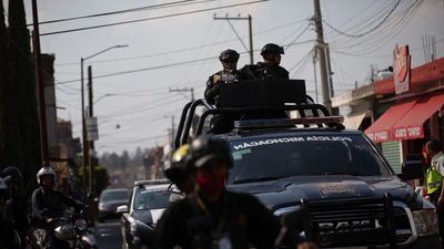 Narcos realizan ataques y bloqueos viales en Michoacán, en el oeste de México