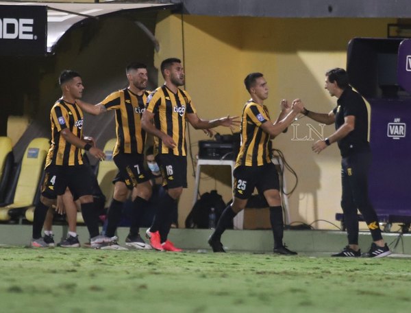 Gustavo Costas se despide de Guaraní con una gran victoria ante Cerro