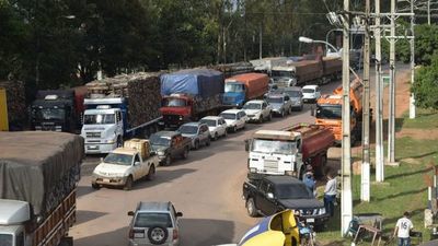 Sojeros suspendieron carga de granos en camiones