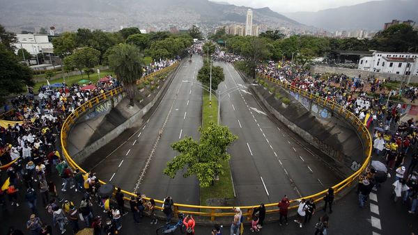 Colombia, con tres nuevos muertos al cumplirse un mes de protestas