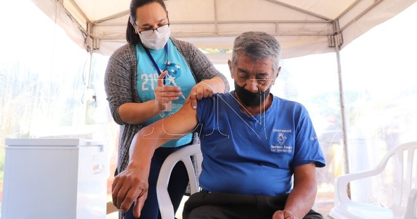 La Nación / OMS: la pandemia solo terminará cuando el 70% de la población esté vacunada