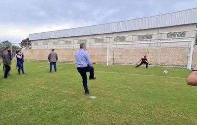 Mientras Abdo festejaba su gol, se anunciaba que “estamos en el horno” - Nacionales - ABC Color