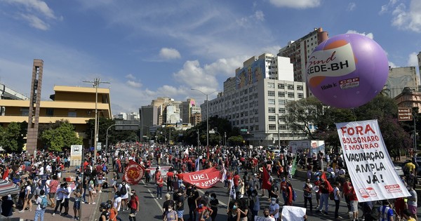 La Nación / Nueva jornada de protestas callejeras contra Bolsonaro en Brasil