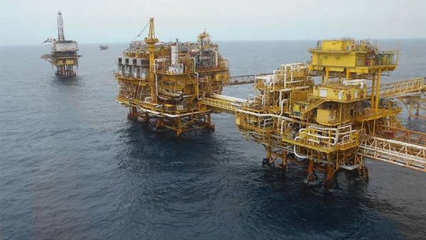 Sentencia histórica: Obligan a petrolera a reducir sus emisiones de CO₂ | Ñanduti