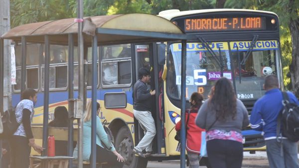 Transportistas se retiran de mesa técnica y Gobierno reafirma que no subirá el pasaje