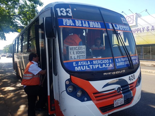 Viceministro de Transporte confirma que se mantiene precio del pasaje