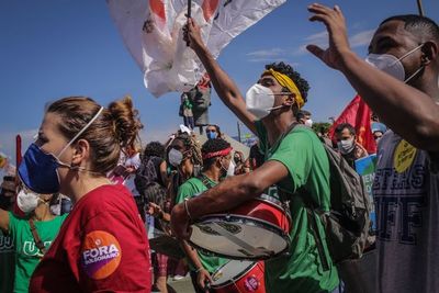 Brasil se levanta contra Bolsonaro con marchas en todo el país pese a la covid - MarketData