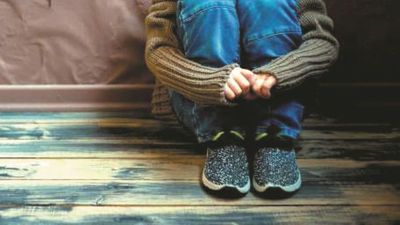 Dejó fuera de casa a su hijo de 7 y perdió la custodia