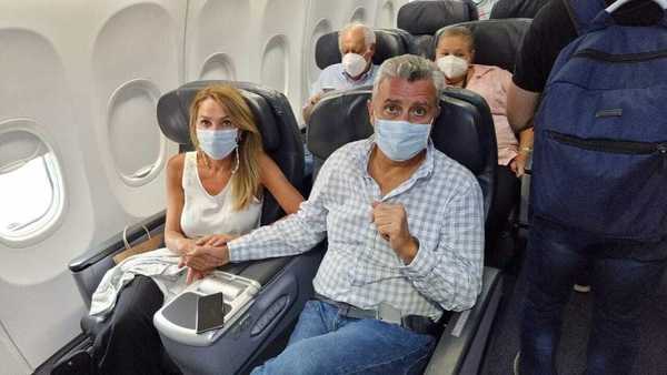 Corrupto sin paz: Villamayor regresa al país en ‘primera clase’ y es abucheado por pasajeros