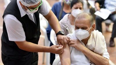 Salud habilita vacunatorios este domingo solo en Central y Asunción