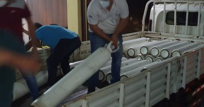 La Nación / Llegó primera partida de 30 balones de oxígeno a Concepción