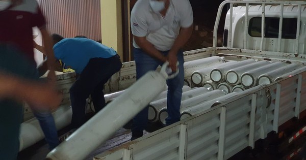 La Nación / Llegó primera partida de 30 balones de oxígeno a Concepción