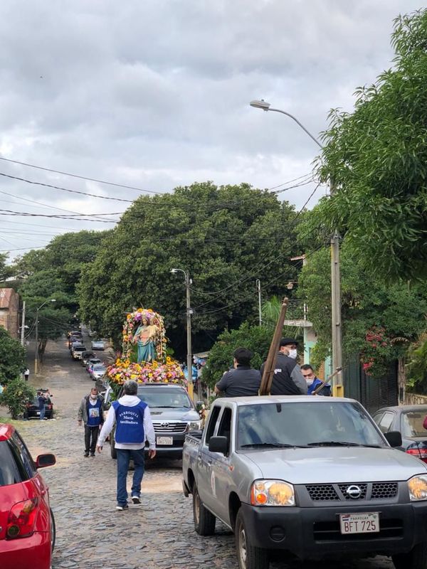 Costanera de Asunción: Policía quiso impedir procesión de María Auxiliadora por miedo a manifestaciones - Nacionales - ABC Color