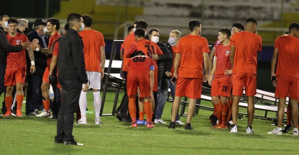 El festejo de los campeones con el Presidente Honorario