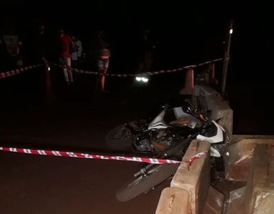 Motociclista muere al chocar contra bloque de concreto - ABC en el Este - ABC Color