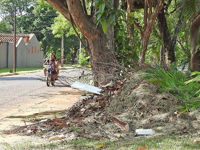 Comuna suspende limpieza en las AREAS en represalia por que Itaipú corto “AYUDA” de G. 750 millones