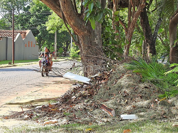 Comuna suspende limpieza en las AREAS en represalia por que Itaipú corto “AYUDA” de G. 750 millones