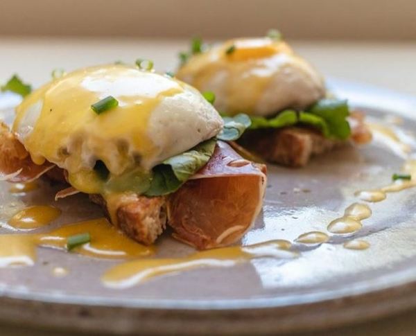The Hunt: el objetivo, Huevos benedictinos en Asunción