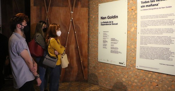 La Nación / Habitan muestra de fotografías de Nan Goldin
