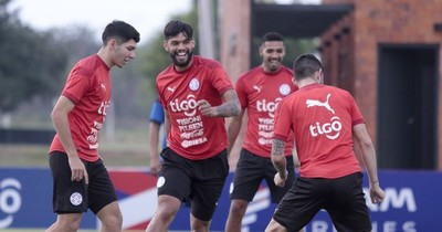 La Nación / Concentrados y con tareas a doble turno