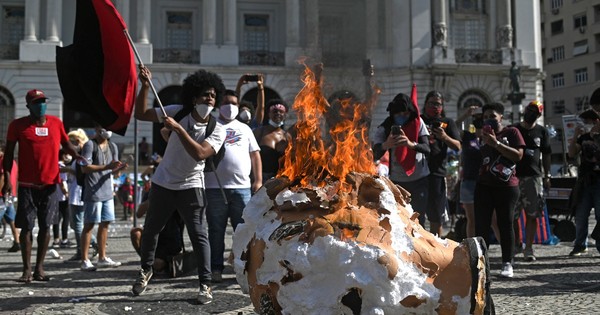 La Nación / Manifestaciones contra Bolsonaro