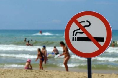 Barcelona prohibió fumar en cuatro playas | Ñanduti