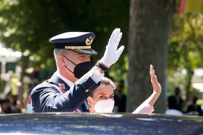 El rey de España recibe la vacuna contra la covid-19 en su turno de edad - Mundo - ABC Color