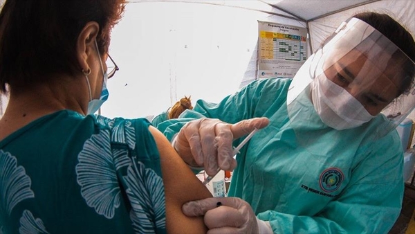 Docentes exigen al Gobierno la inmunización contra el Covid | Ñanduti