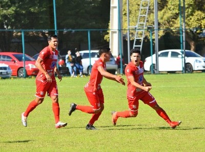 Cinco partidos en simultáneo marcaron la agenda matutina dominical - APF