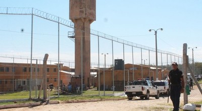 Detienen a una mujer que intentó ingresar un proyectil al Penal de Emboscada | Ñanduti