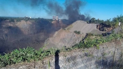 Diario HOY | Bomberos controlan incendio en planta de Acepar: no se reportan daños ni víctimas