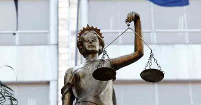 La Nación / Otorgan arresto domiciliario a médico naturalista imputado por incesto