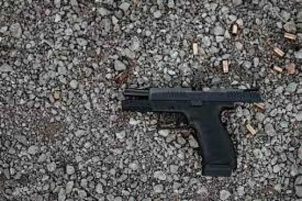 Arma cayó al suelo, disparó e hirió a funcionario de estancia