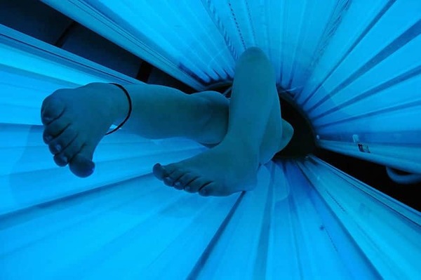 La historia de terror de un hombre que halló un cuerpo sin vida dentro de una cama de bronceado | Ñanduti
