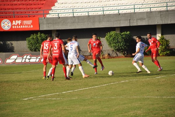 Independiente vuelve a frenarse y otra vez comparte la punta