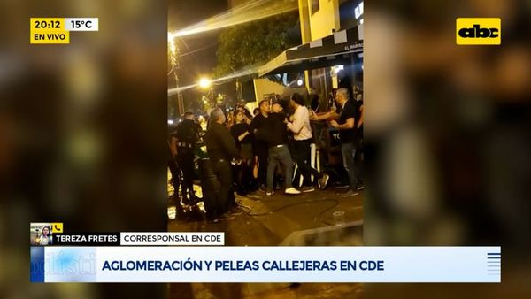 Aglomeración y peleas callejeras en Ciudad del Este - Periodísticamente - ABC Color
