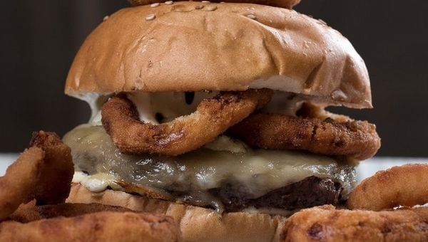 Furgo Burgers trae 150 gramos de puro sabor (podés crear una a tu gusto)