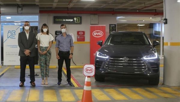 BYD expande sus estaciones de recarga para sus vehículos eléctricos