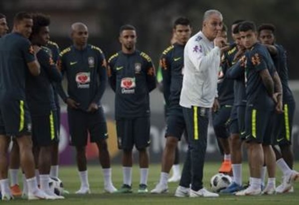 Crónica / Brasil calienta su defensa contra el ataque