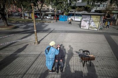 Argentina acaba otro confinamiento, pero continúa en delicada situación - Mundo - ABC Color