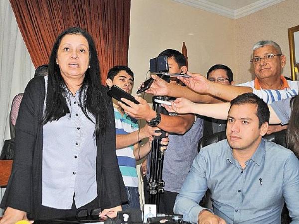 Yolanda Paredes: “Miguel despidió a zacariistas para llenar la Municipalidad con sus operadores”