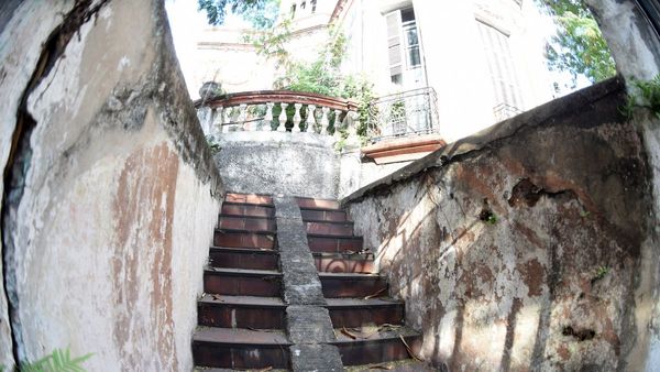 Desidia y falta de recursos aceleran deterioro de edificios patrimoniales