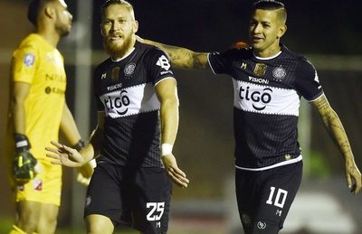 Despedida de un distintivo, la placa dorada - Fútbol - ABC Color