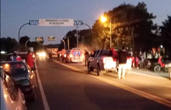 Denuncian uso irregular de ambulancia en caravana de la ANR en Quyquyhó - Nacionales - ABC Color